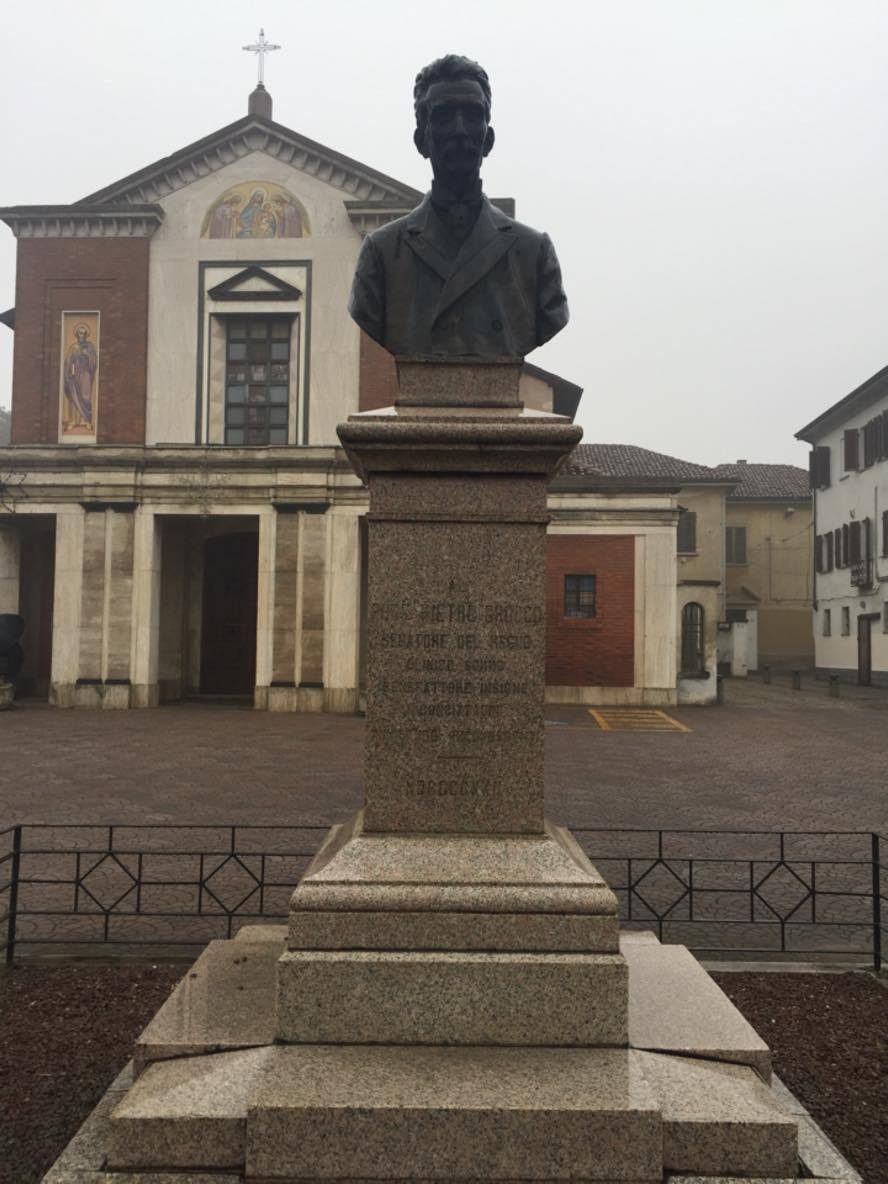 Pietro Grocco's bust.jpg